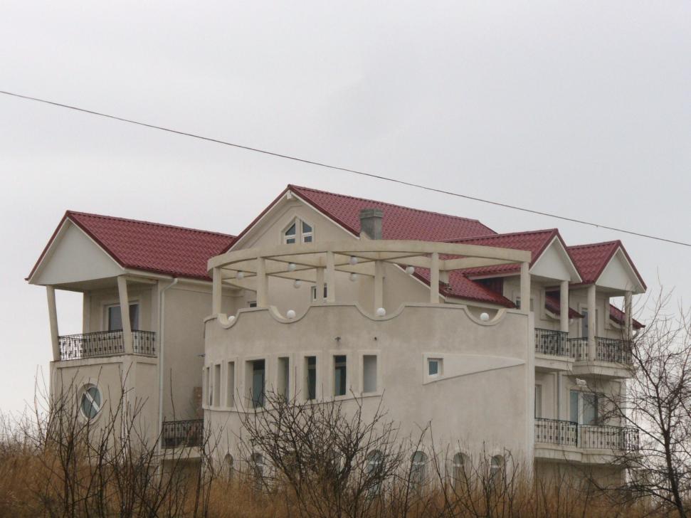 Locuință rezidențială – tâmplărie PVC și acoperiș