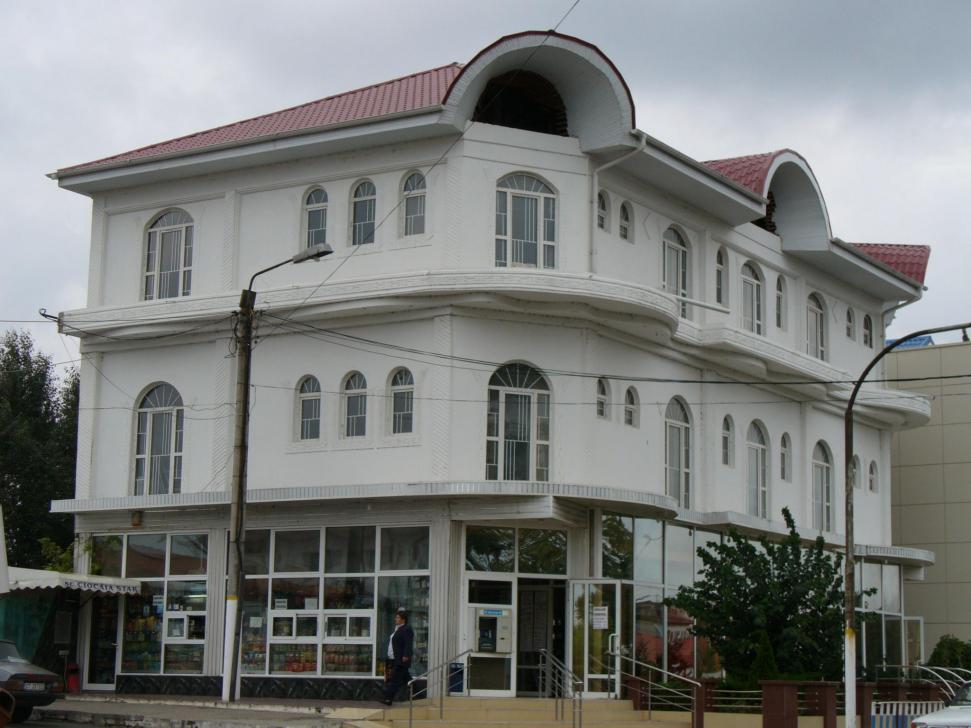 Spațiu comercial – tâmplărie PVC și acoperiș