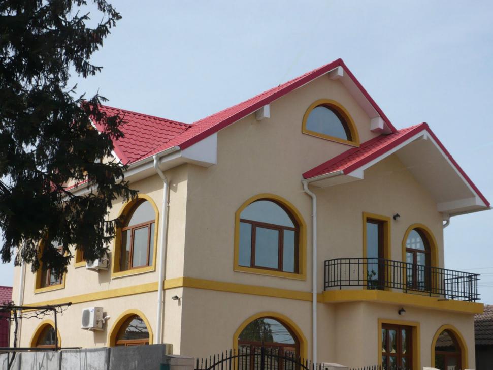 Locuință rezidențială – tâmplărie PVC și acoperiș