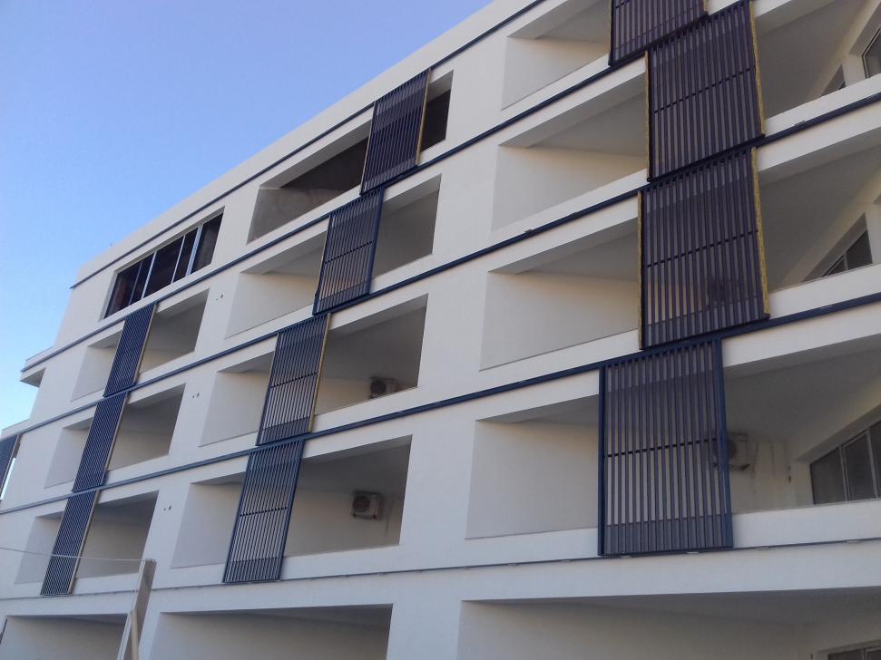 Tâmplărie PVC – bloc rezidențial pe malul mării